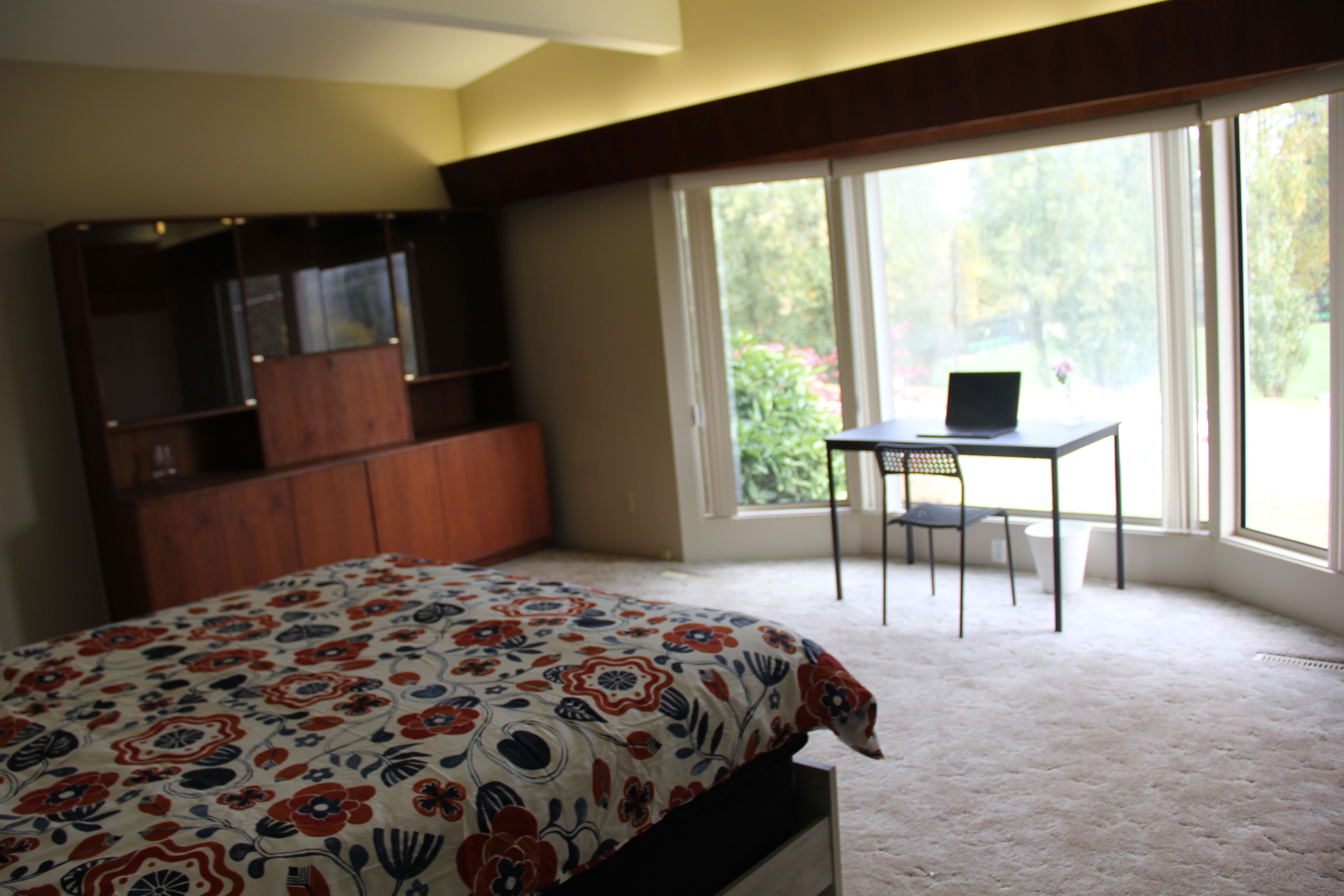 Large Furnished Room 4 for 2 People in Coquitlam near SkyTrain